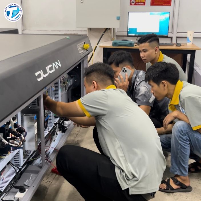 Kỹ thuật viên tại Phát Triển Trung Việt